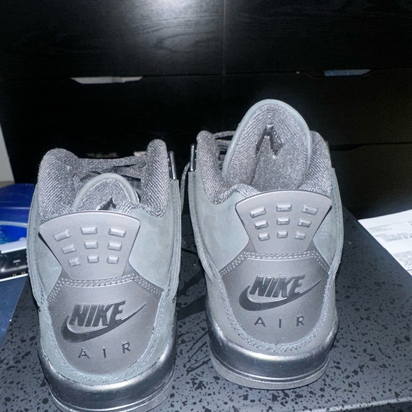 Jordan 4 - Picture 2 of 5